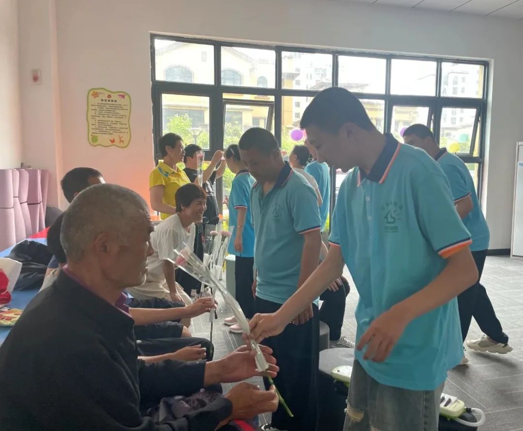 我區各地開展母親節主題活動